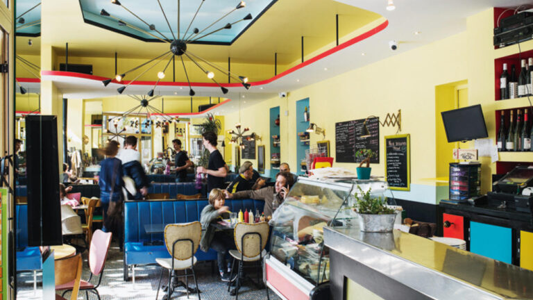 Le Danube, l&rsquo;une des plus belles terrasses du 19e.