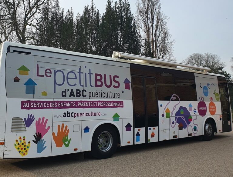 LE PETIT BUS :  UN RELAIS D&rsquo;ASSISTANTES MATERNELLES ITINERANTS