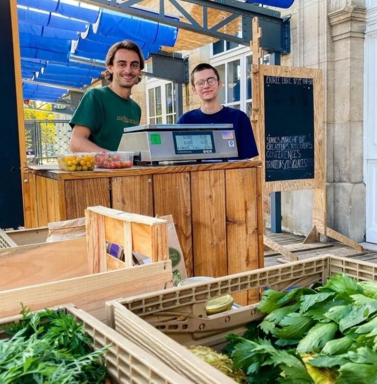 Marché sur l&rsquo;eau : des fruits et légumes franciliens livrés à Paris en bateau
