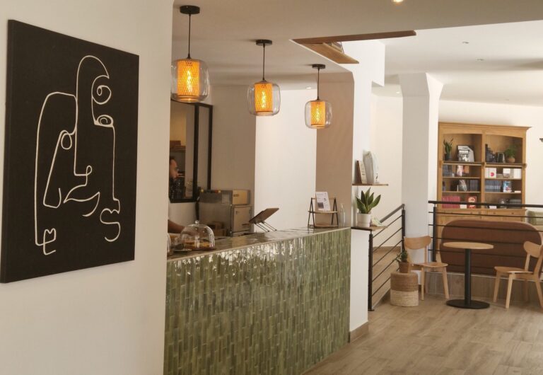 Hello Café, le nouvel incontournable du 19e pour les amoureux de café et de livres